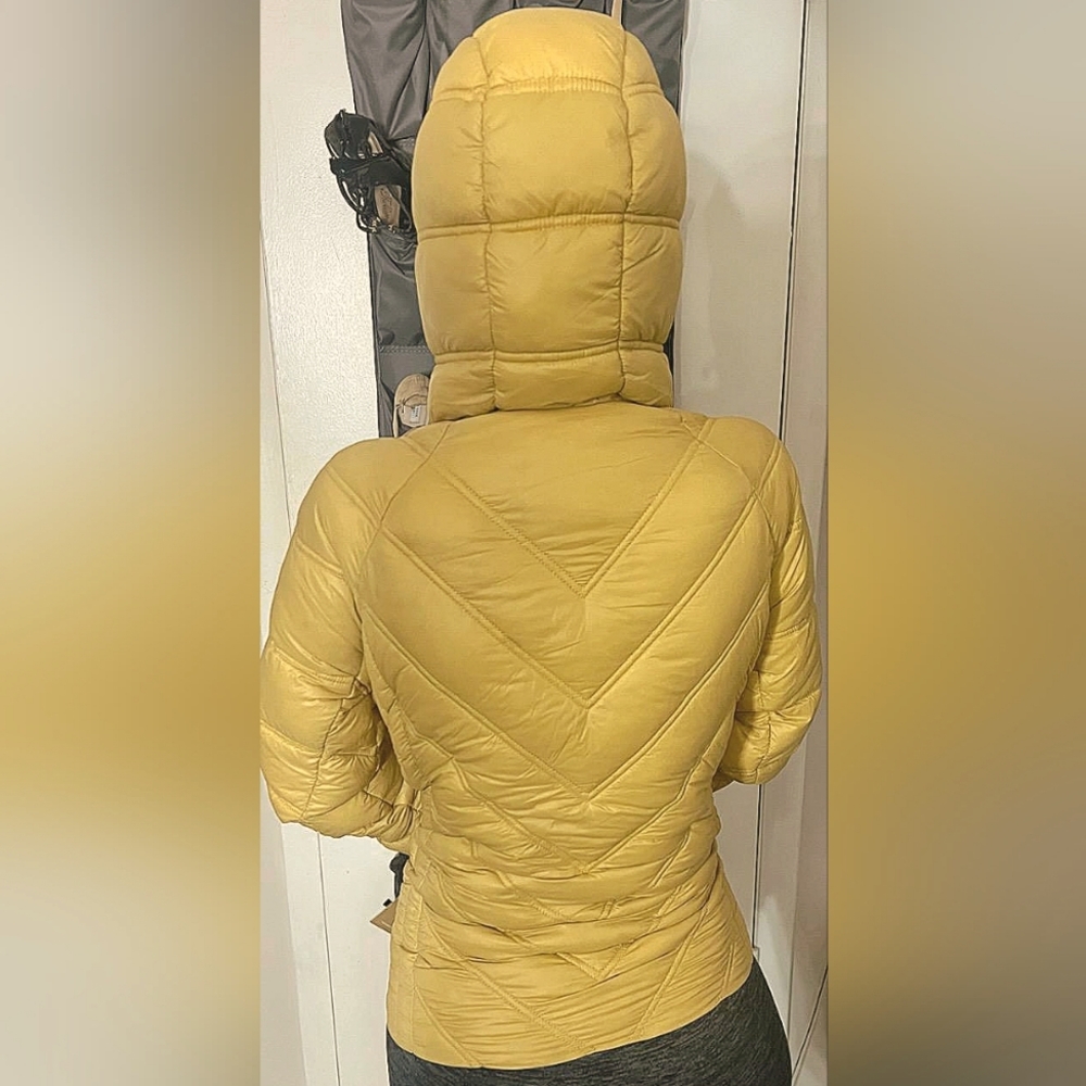 Michael Kors tan puffer jacket size XS runs big